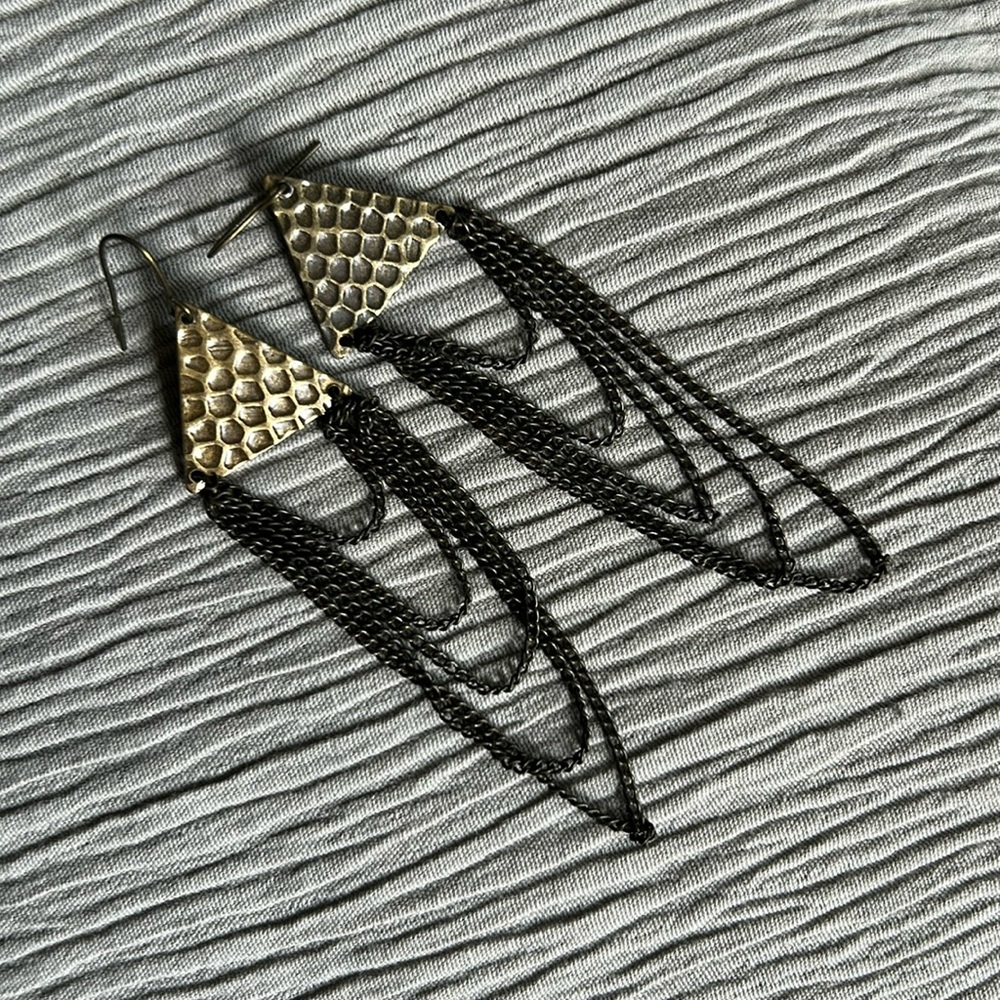 Triangle dangling earrings in Bronze